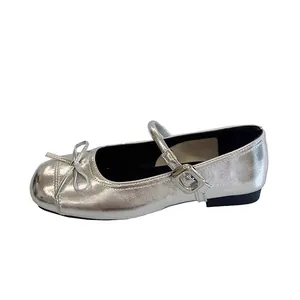 Elegante zilveren Mary Jane schoenen voor meisjes met een decoratieve strik en zachte zool