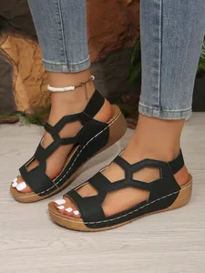 Schwarze Keilsandalen für Damen mit Cut-Out-Design, Peep-Toe und elastischem Riemen