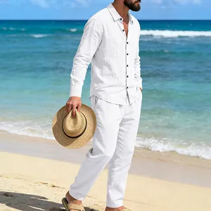 Elegante conjunto de vacaciones de lino blanco para hombre con camisa de manga larga y pantalón