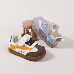 Retro Kleinkind-Sneaker mit atmungsaktivem Mesh und Klettverschluss für kleine Kinder