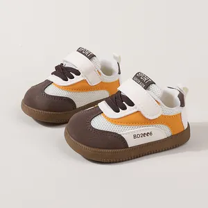 Retro Kinder atmungsaktive Mesh-Laufschuhe mit verstellbarem Klettverschluss und weicher Sohle