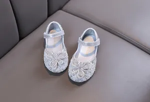 Chaussures de princesse argentées pour filles avec papillon en strass