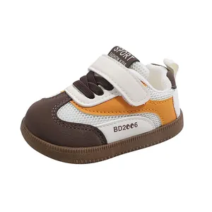 Atmungsaktive Mesh-Lauflernschuhe für Kleinkinder mit Klettverschluss im Retro-Stil