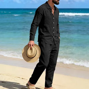 Conjunto de camisa de manga larga y pantalón recto de lino negro para hombre en playa