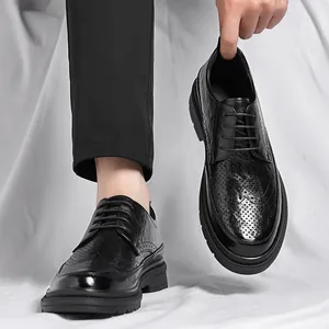 Atmungsaktive Herren Brogue Derby Schuhe aus schwarzem Leder mit Lochmuster für Sommer