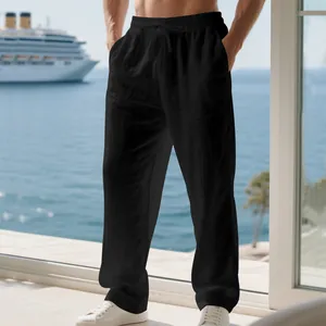 Vue détaillée du pantalon en lin noir pour homme montrant la texture légère et la coupe ample