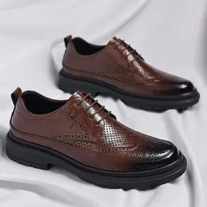 Herrenschuhe aus braunem Leder, Brogue-Derbys mit atmungsaktivem Flügelspitzendesign