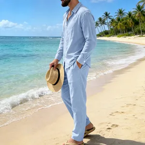 Conjunto de camisa de lino azul claro y pantalón recto para hombre para playa tropical