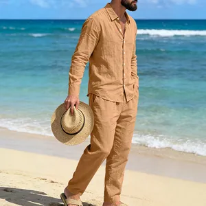 Conjunto de camisa y pantalón caqui para hombre para vacaciones en la playa.