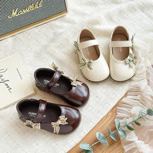 Elegante Prinzessinnenschuhe für Mädchen mit Schleife in Creme und Braun für den Frühling
