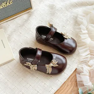 Elegante braune Mädchen Mary Jane Lederschuhe mit Karoschleifen für Kleinkinder