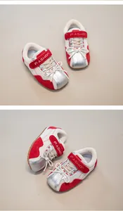 Detailansicht der roten und silbernen Retro-Mädchen-Sneaker mit Klettverschluss