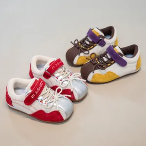 Atmungsaktive Retro-Kindersneaker mit verstellbarem Klettverschluss und weicher Sohle