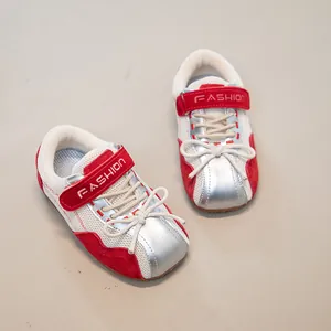 Retro rot-silberne Sneaker für Kleinkinder mit atmungsaktivem Mesh und Klettverschluss