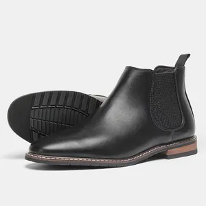 Vue détaillée des bottines Chelsea noires pour hommes avec semelle antidérapante