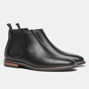 Profil latéral de bottines Chelsea pour hommes en cuir noir avec soufflet élastique