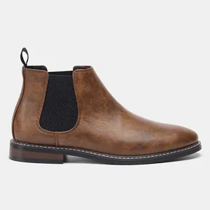 Profil détaillé d'une bottine Chelsea marron classique avec une finition en cuir texturé