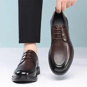 Zapatos de vestir para hombre de cuero calado marrón transpirables con acabado degradado