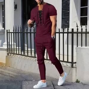 Heren bordeauxrode casual wafelgebreide tweedelige set met korte mouwen en broek.