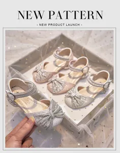 Glittery girls' princess sandals featuring a sparkling rhinestone bow detail for summer