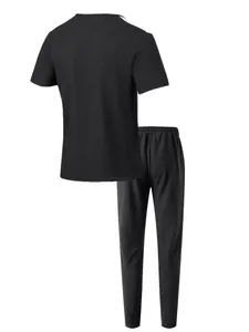 Gedetailleerd achteraanzicht van zwarte herenset van wafelbreisel met shirt en broek