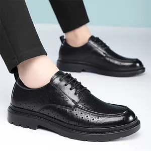 Schwarze atmungsaktive Herren Business Schuhe im klassischen britischen Freizeitstil