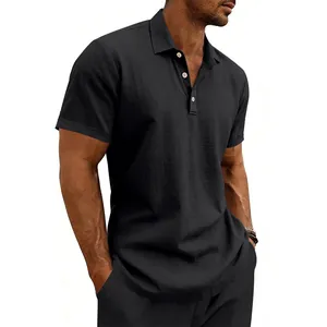 Detailaufnahme von atmungsaktivem schwarzem Leinen-Poloshirt für Herren mit Kragen