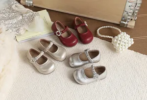 Eleganti scarpe Mary Jane per bambine con strass in rosso, beige e argento con perle