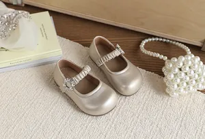 Eleganti scarpe Mary Jane da bambina color oro champagne con fibbia in strass e suola morbida
