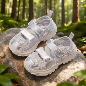 Sandali sportivi premium da bambina in mesh argento traspirante con morbida pelle e paillettes