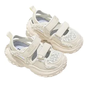 Sandali sportivi traspiranti per bambine color crema con velcro per l'estate all'aperto