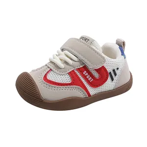Chaussures de marche respirantes en mesh pour bébés avec semelles souples pour garçons