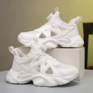 Chaussures de course blanches en mesh pour garçons avec fermeture à boucle rotative
