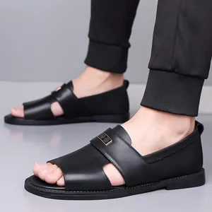 Stilvolle Herren-Römersandalen aus schwarzem Leder für Sommer- und Strandfreizeit