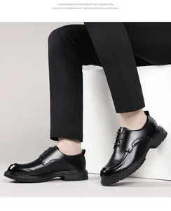Detailansicht eleganter schwarzer perforierter Herren Business Schuhe mit Schnürung