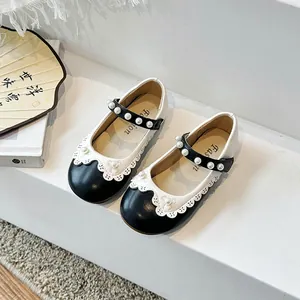 Elegante schwarz-weiße Kinder-Prinzessin-Mary-Jane-Schuhe mit Perlen- und Spitzendetails