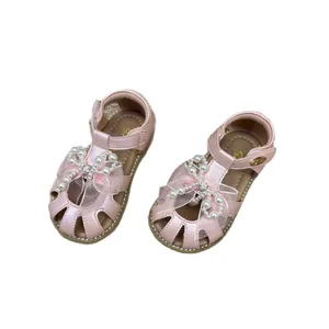Sandales roses élégantes pour filles avec nœud en perles et semelle antidérapante