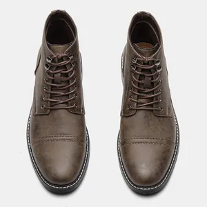 Klassische braune Herren-Lederstiefel zum Schnüren mit robuster Sohle und Vintage-Finish