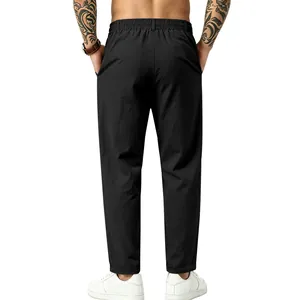 Vista posterior de pantalones casuales de lino negro para hombre con cintura elástica