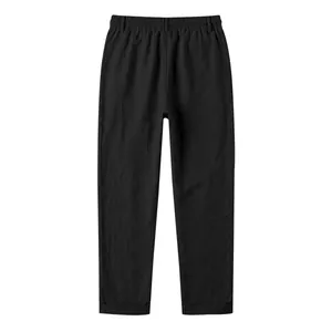 Vista completa del pantalón de lino negro con corte de pierna recta y cintura elástica.