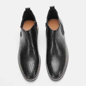 Vue de dessus de bottines Chelsea noires pour hommes avec texture peau de crocodile