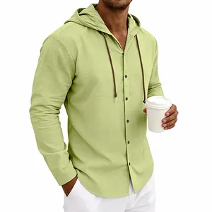 Lässiges Herren-Leinenhemd mit Kapuze und Kordelzug in hellem Grün für den Sommer.