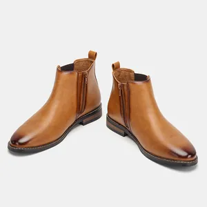 Vue détaillée des bottines Chelsea classiques en cuir marron pour hommes avec fermeture