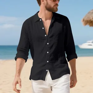 Dettaglio camicia in lino nero da uomo per vacanze al mare e abbigliamento estivo