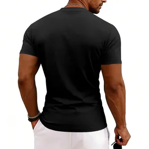 Vue de dos de haute qualité d'un t-shirt à manches courtes noir uni pour hommes