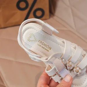 Sandales romaines élégantes blanc cassé pour filles avec fleurs et scratch réglable