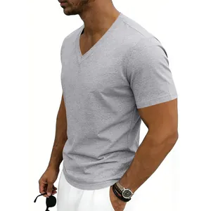 Vue latérale détaillée d'un t-shirt gris chiné à col en V pour homme en gros plan