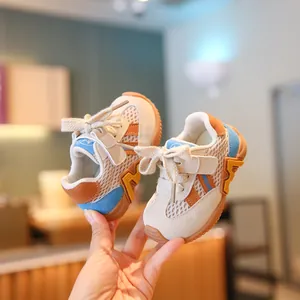 Ademende mesh peutersneakers met zachte zolen en kleurrijke accenten voor de zomer