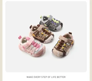 Sandali da trekking in mesh traspirante per bambini piccoli in diverse varianti colore