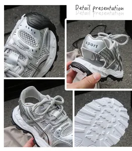 Nahaufnahme Details der silbernen Mesh-Kindersandalen mit rutschfester Außensohle
